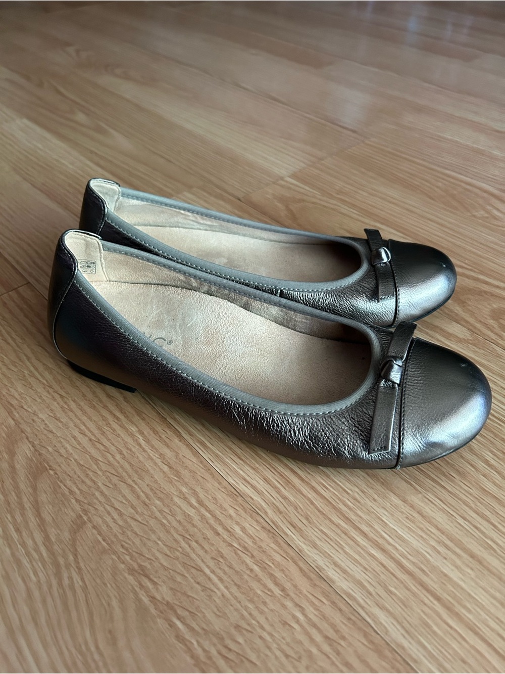 Vionic Amorie Pewter Metallic Leather Ballet Flats Women’s 7
